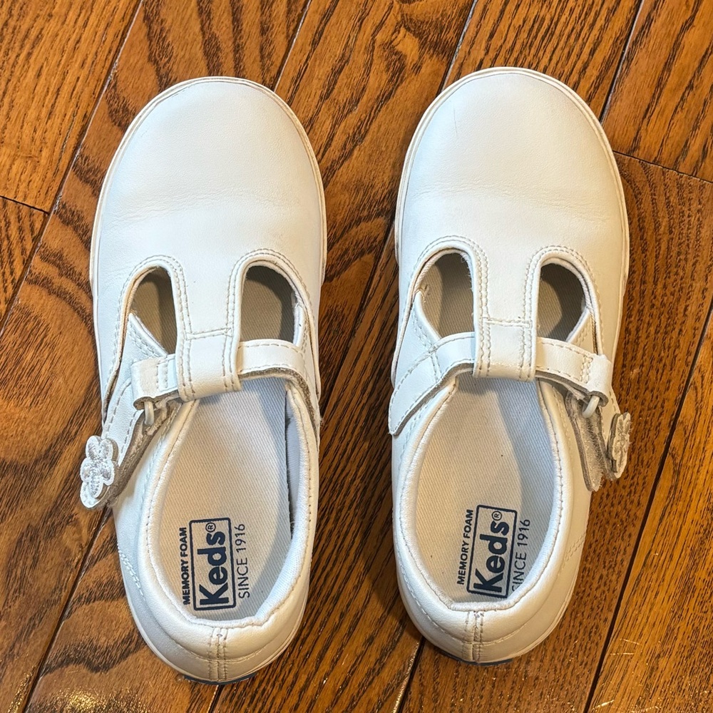EUC Daphne leather Keds